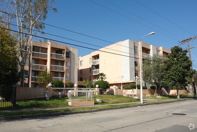 Primary Photo - Bakman Towers