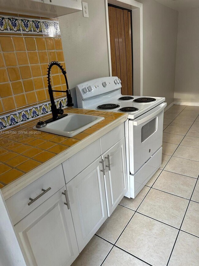 Building Photo - 3407 N Avenida Republica de Cuba