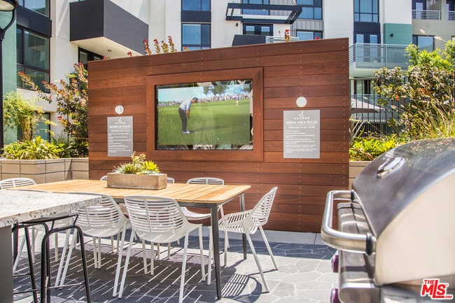 Building Photo - 8770 Washington Blvd