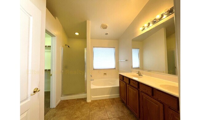 Building Photo - 10844 S Lake Gambusi Dr