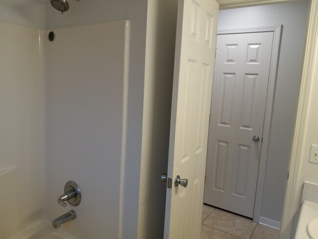 Building Photo - Large 3/2 Family Home that is Conveniently located off Blue Angel PKWY