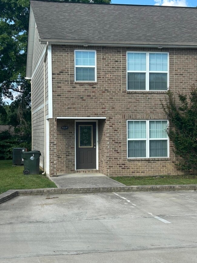 Primary Photo - 213 Hurley Ln