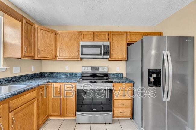 Building Photo - 211 Fall Creek Dr