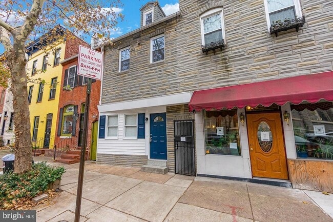 Building Photo - 1709 Bank St