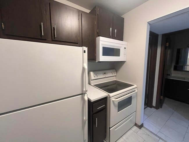 Building Photo - 6179 W Cold Spring Rd