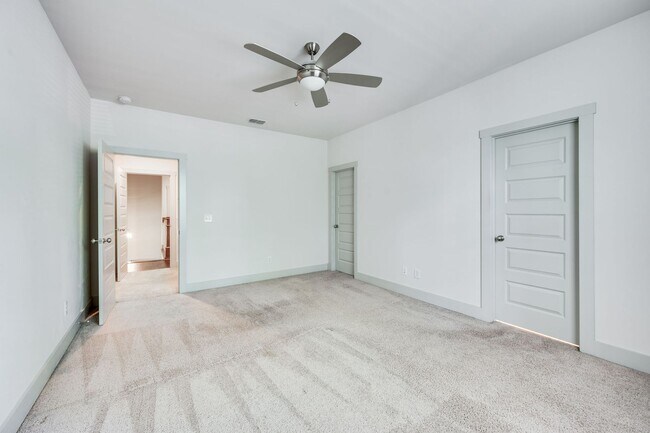 Building Photo - Beautiful 3BE/2.5BA by Invent Communities/...