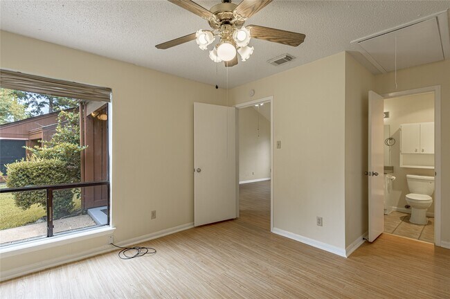 Building Photo - 76 Westwood Dr W