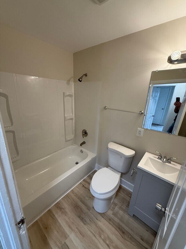 Building Photo - Newly Renovated 2 Bedroom Apartment in Baltimore County!