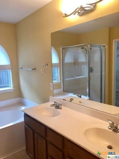 Building Photo - 244 Goliad Dr