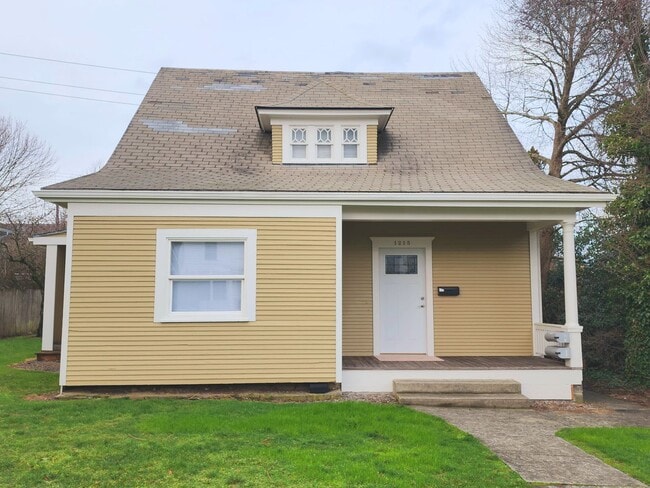 Building Photo - 1215 High St