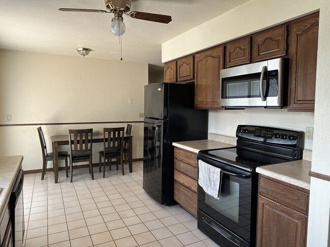 Building Photo - 2427 Mallard Dr