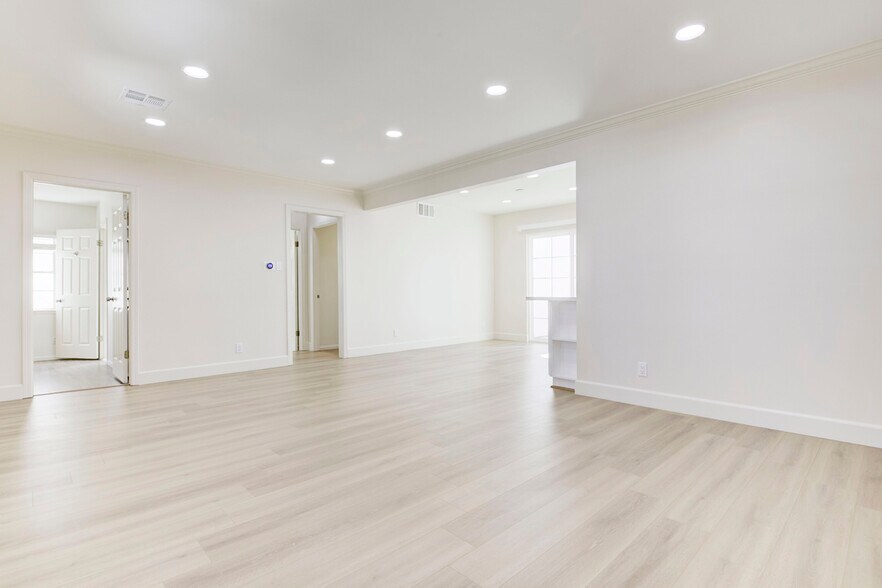 Building Photo - 5709 Beck Ave