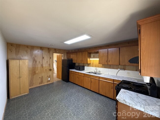 Building Photo - 419 Greystone Rd