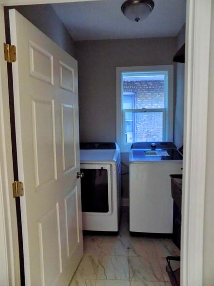 Building Photo - 434 N Pine Ave