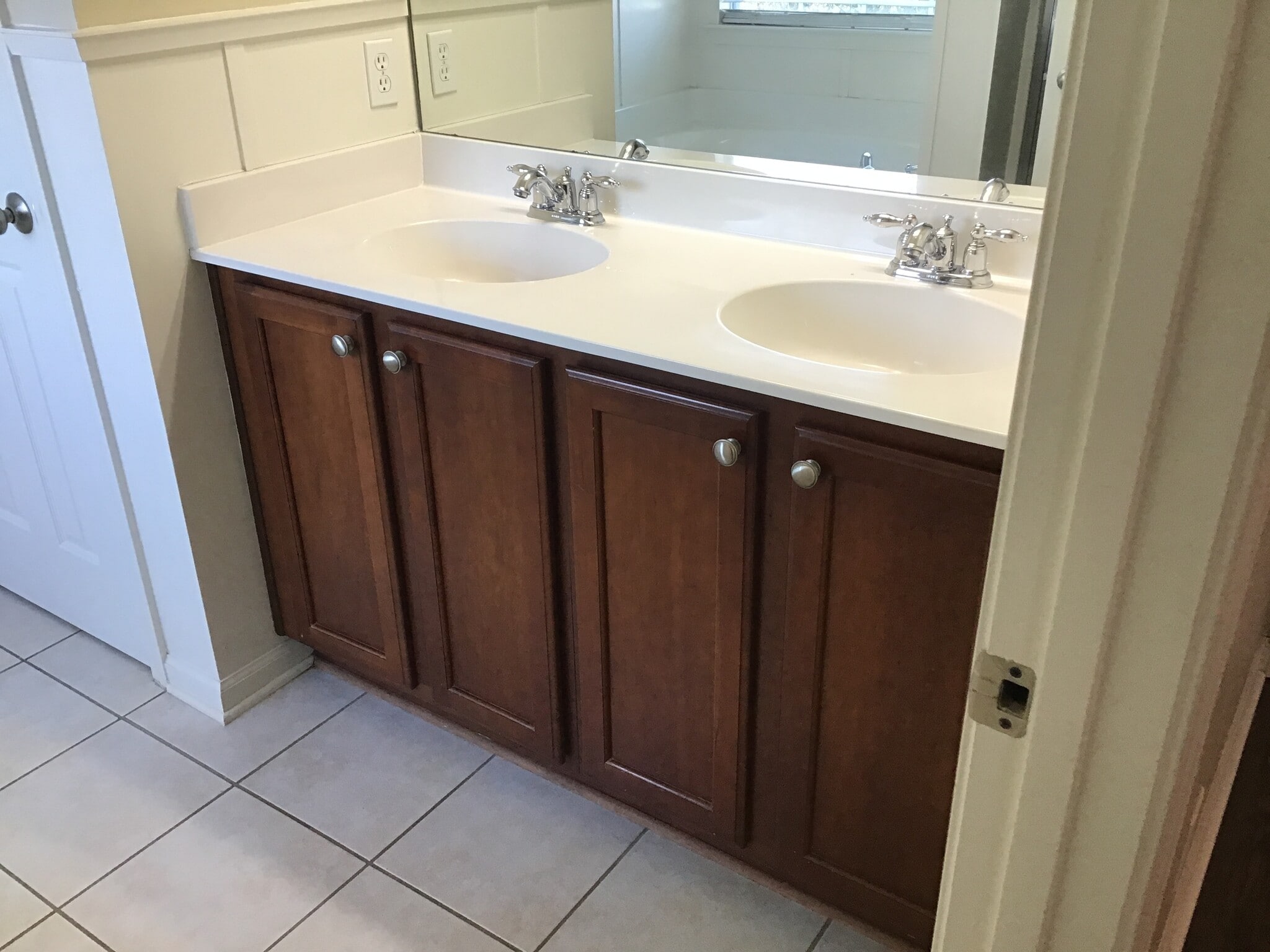 Building Photo - 195 Oakesdale Dr