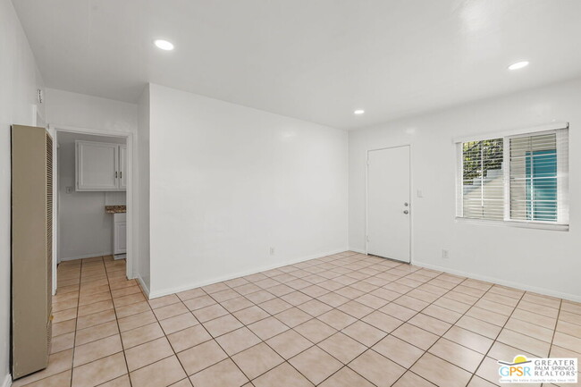 Building Photo - 1674 Vía Salida