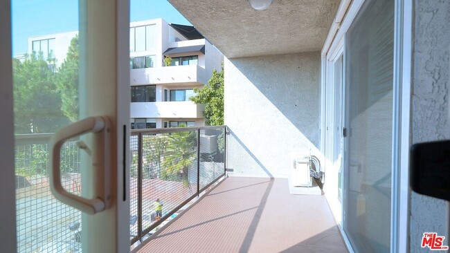 Building Photo - 9005 Cynthia St