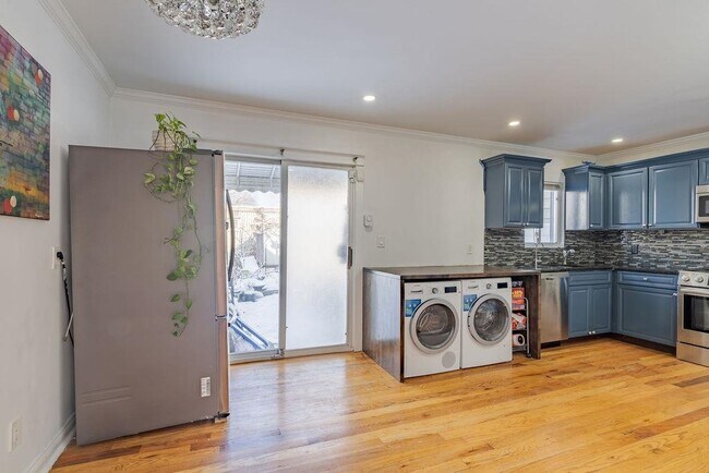 Building Photo - 179 Hobart Ave