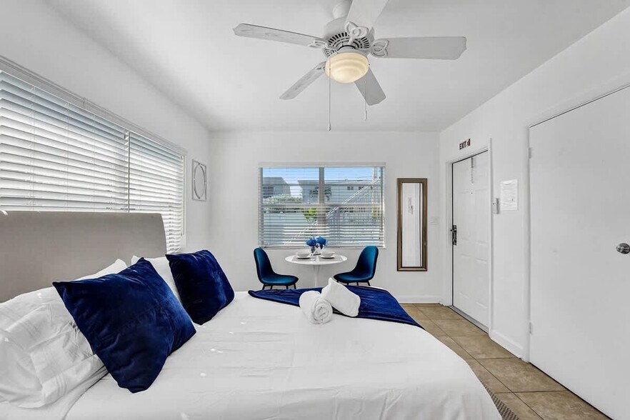 Building Photo - 335 Desoto St