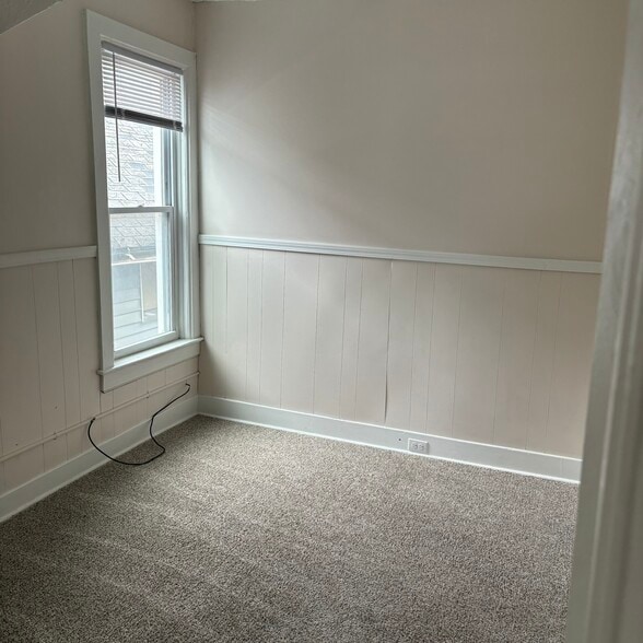 Building Photo - 953 W 17th St