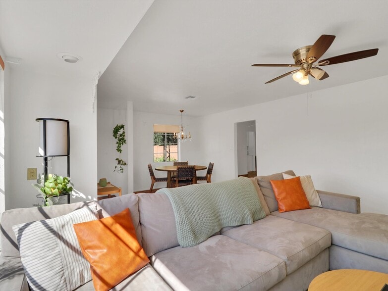 Building Photo - 1022 E Keim Dr