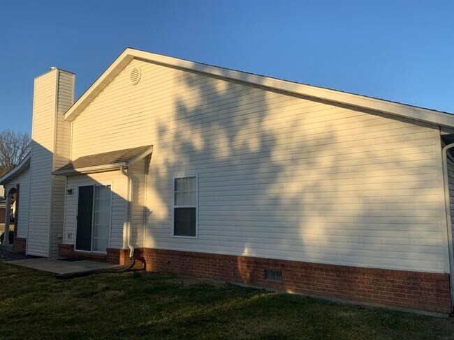 Building Photo - 1511 English Pine Ln
