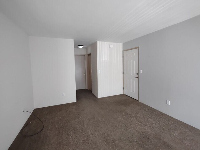 Building Photo - Ground Floor 2 BR 2BA with Storage & w/d