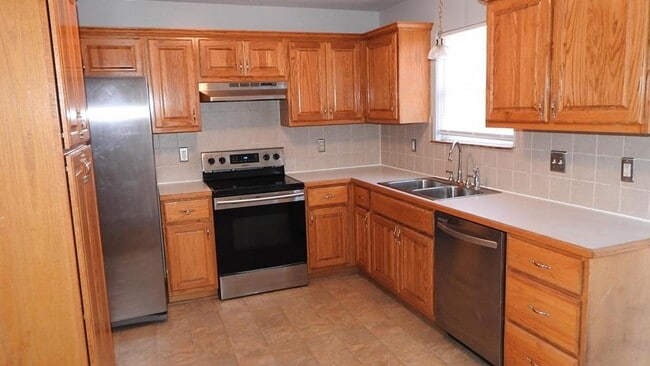 Building Photo - 621 N Downey Ct