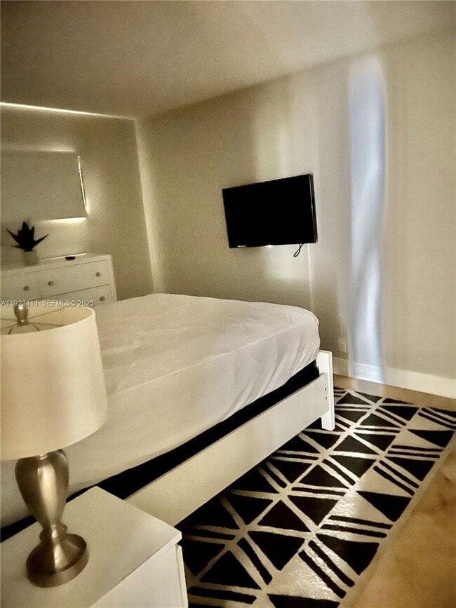 Building Photo - 1717 N Bayshore Dr