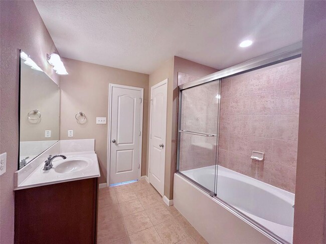 Building Photo - 803 Sweet Flower Dr