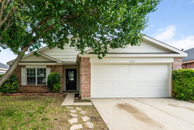 Building Photo - 1001 Springcreek Dr