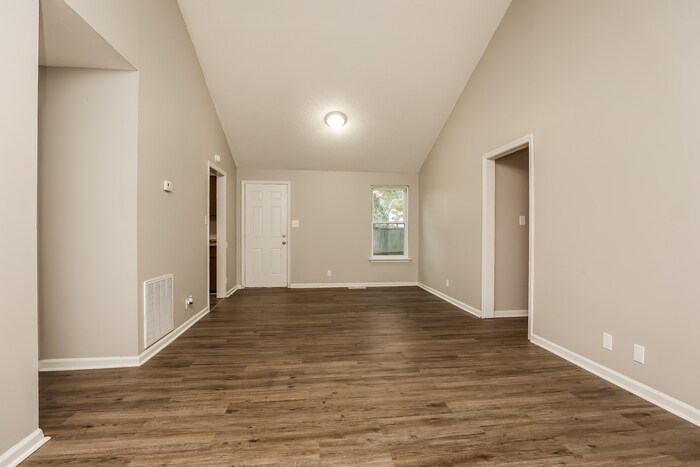 Building Photo - 565 Bridgette Dr