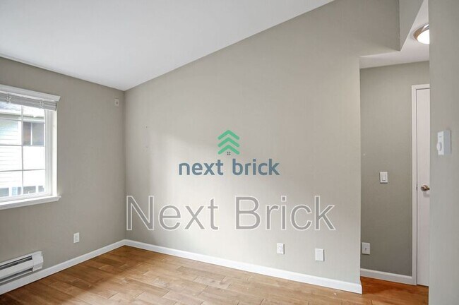 Building Photo - 901 Sunset Blvd NE