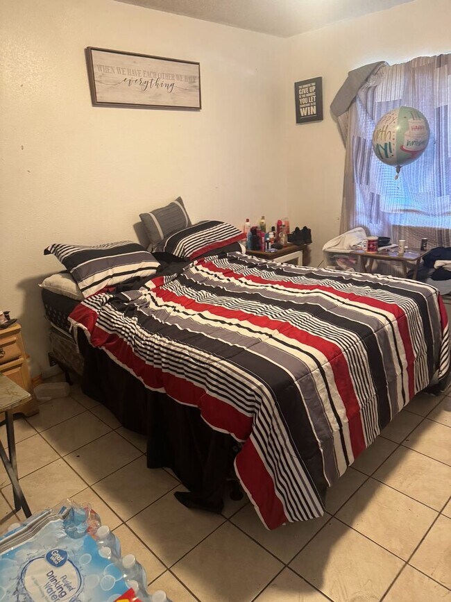 Building Photo - 2-Bedroom, 1-Bathroom Duplex in Tampa