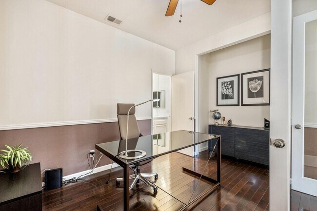 Building Photo - 142 Lakeshore Dr