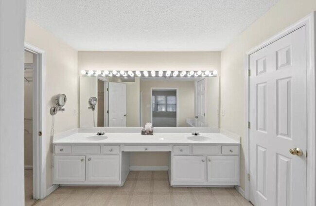 Building Photo - 510 Keeneland Ave