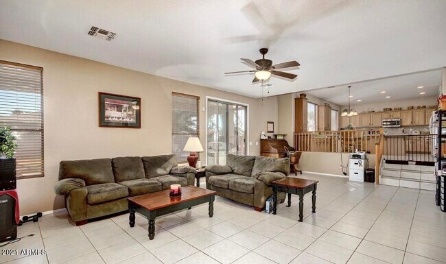 Building Photo - 2021 E Desert Inn Dr