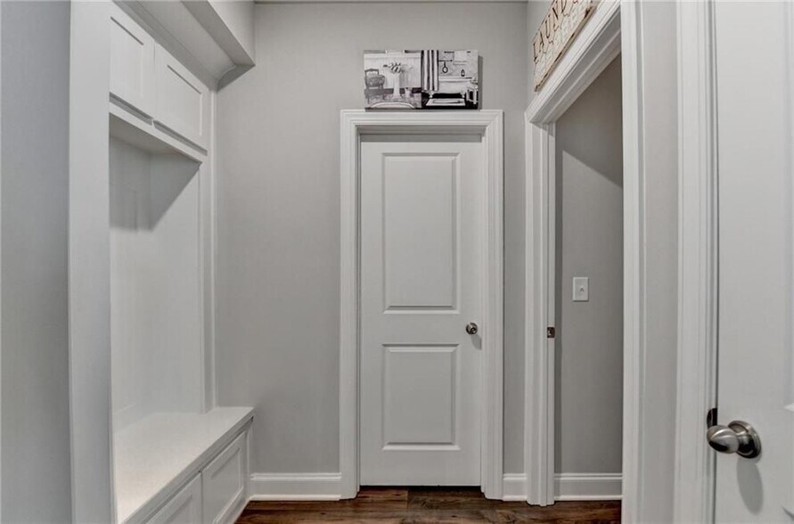 Building Photo - 840 Champagne Ln