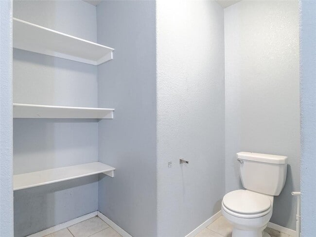 Building Photo - 904 SW Green World St