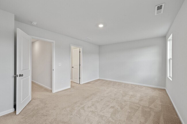 Building Photo - **Spacious 3bd/3ba Townhome in Raleigh**