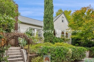 Building Photo - 2619 NE Flanders St