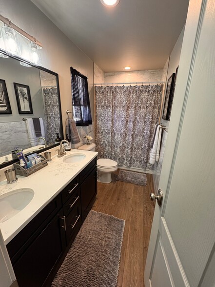 Building Photo - 1207 W Gore Blvd