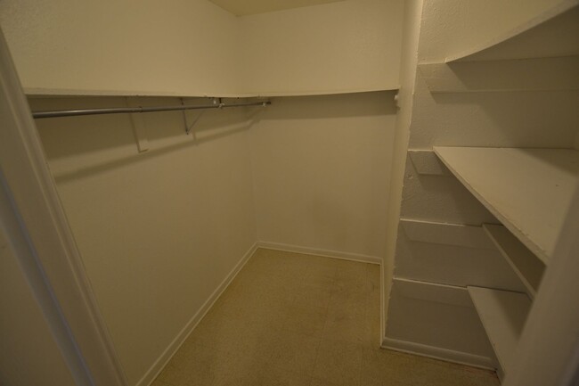 Building Photo - 2 bedroom, 2 bath apartments in Sherwood F...