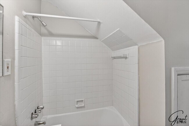 Building Photo - 10067 Grayton St