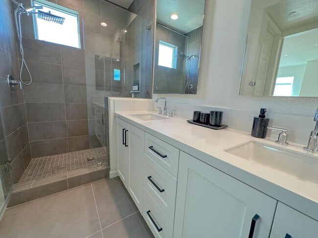 Building Photo - 49 Sanctuary Ln