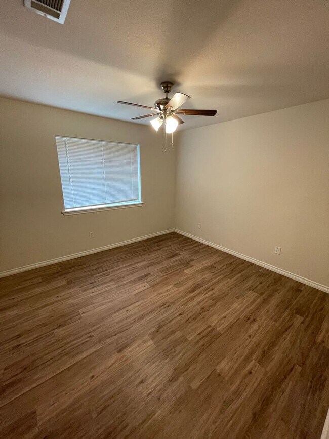 Building Photo - 3760 Oldenburg Ln