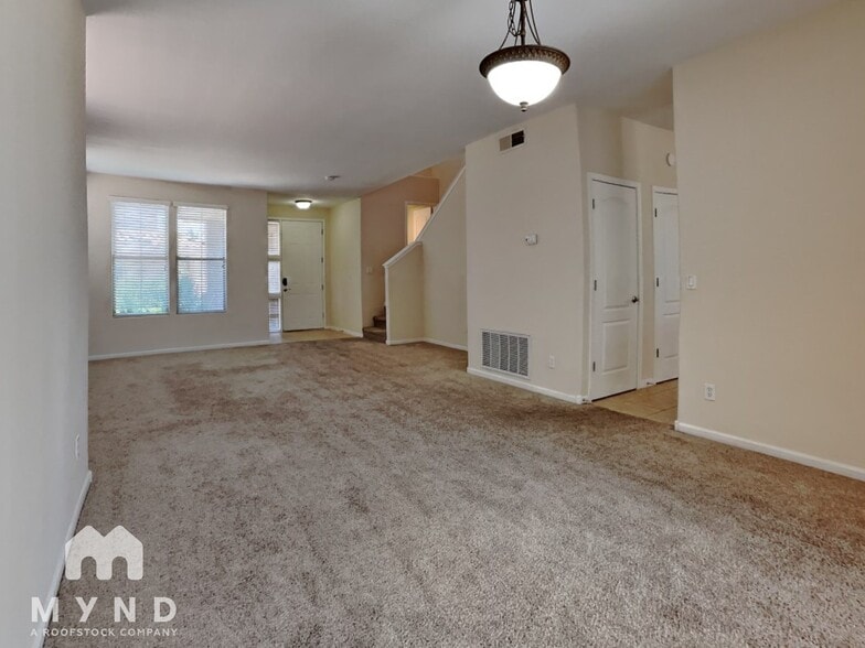 Building Photo - 13514 W Cypress St