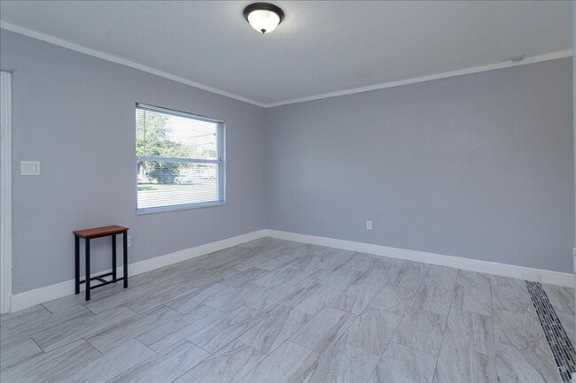 Building Photo - 507 S Lee Ave