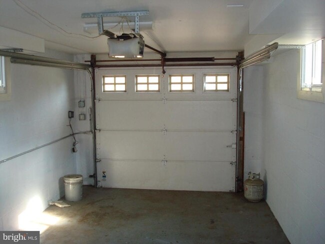 Building Photo - 605 Norway Rd