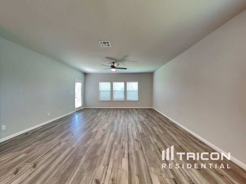 Building Photo - 5803 Nyla Wy